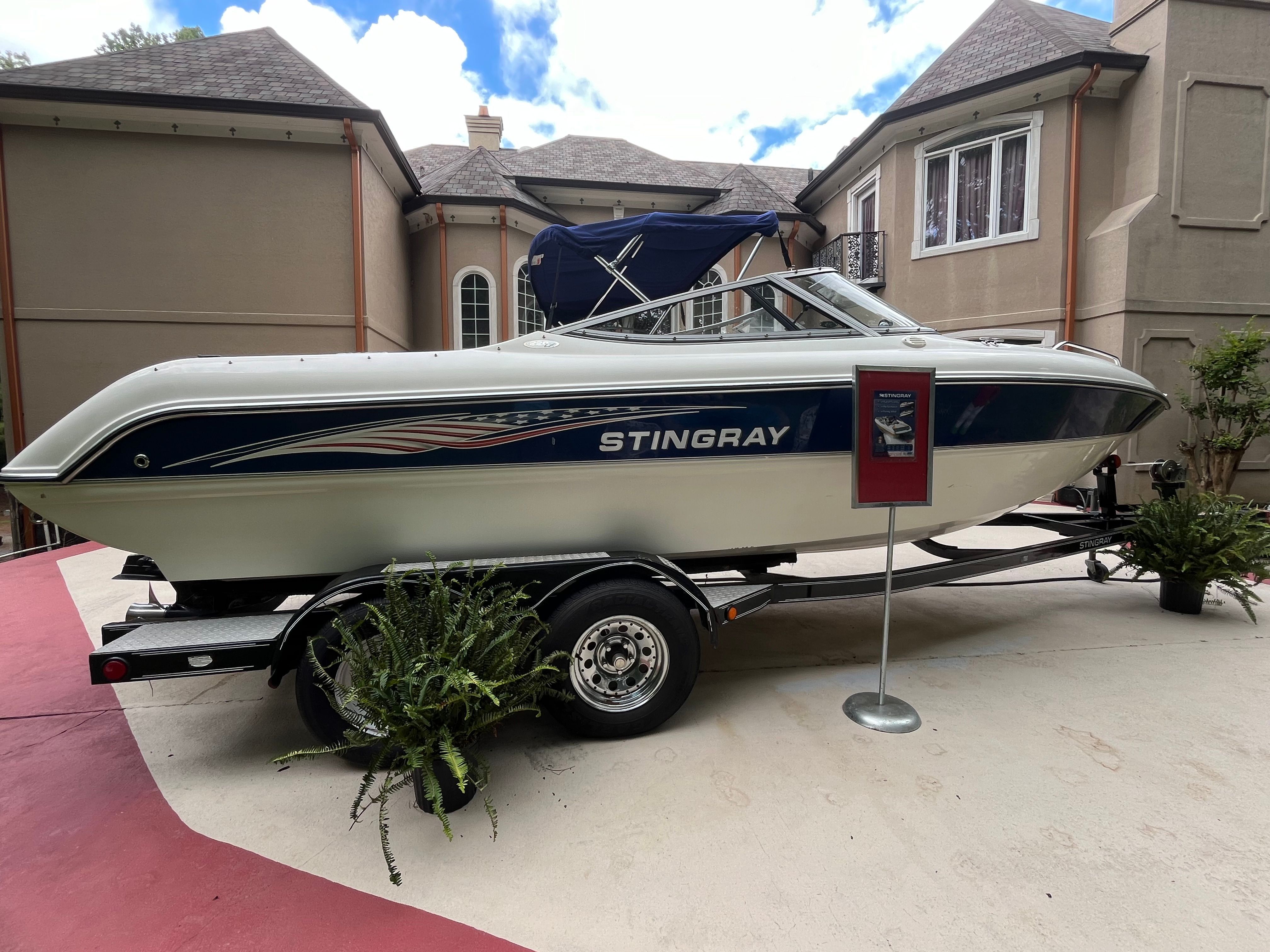 2004 Stingray 220 LX