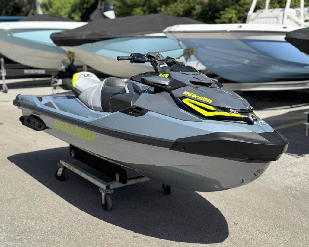 2025 Sea-Doo RXT-X™ 325 Ice Metal / Manta Green
