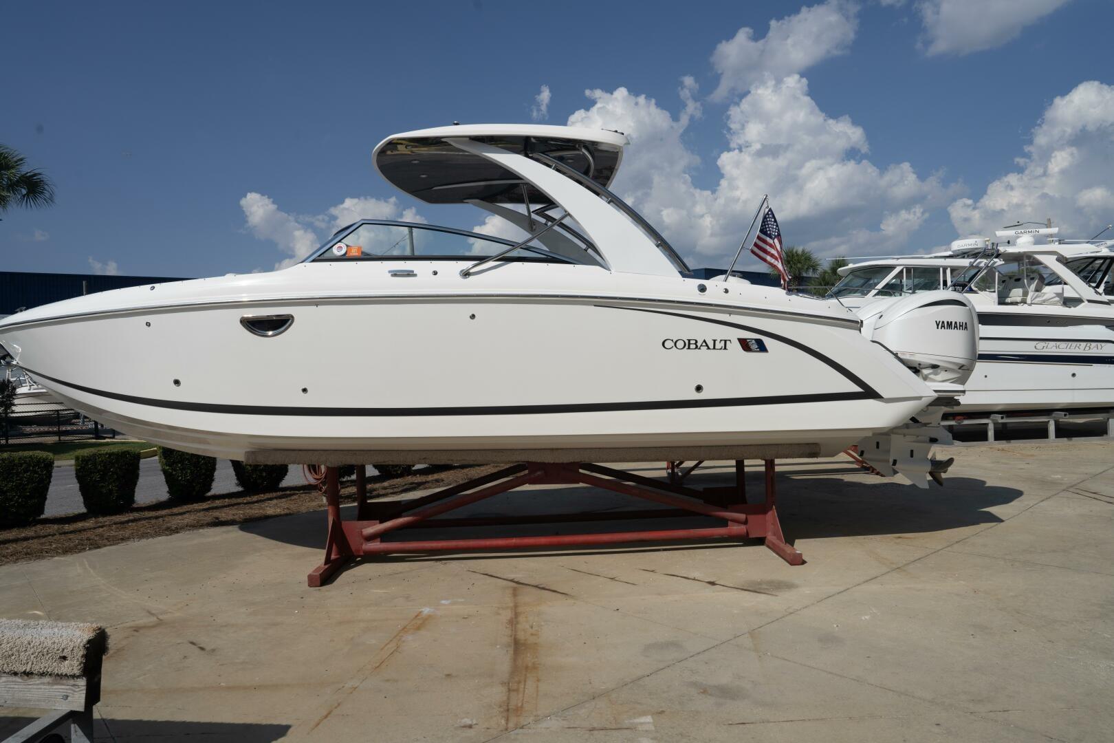 2024 Cobalt 30SC Outboard