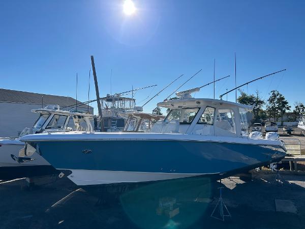 Everglades 395 Center Console 2021 Everglades 395 Center Console boat under clear blue sky.