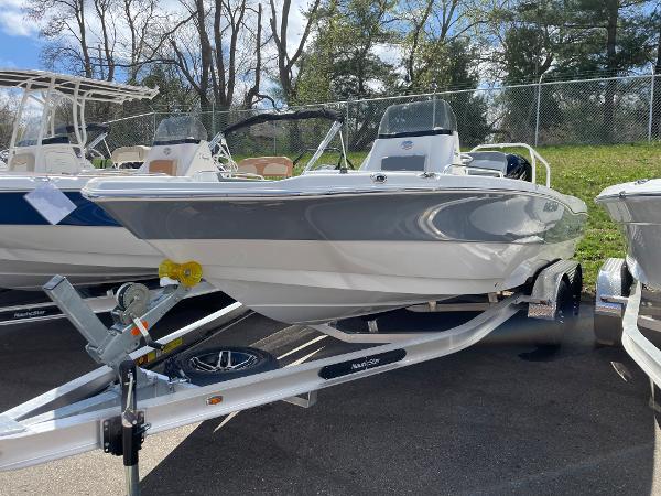 2023 NauticStar 211 Hybrid