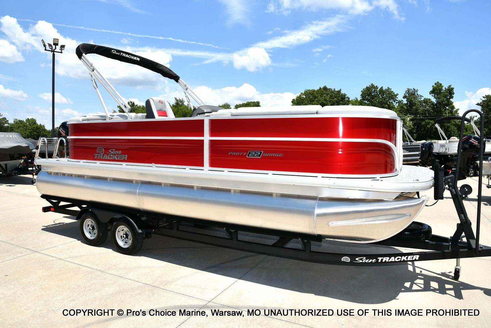 2026 Sun Tracker Party Barge 22 DLX