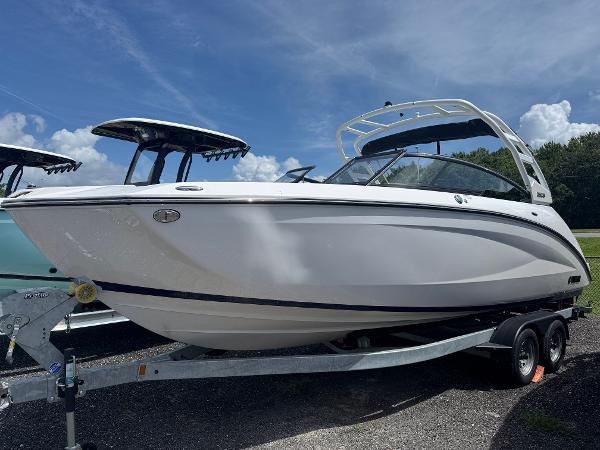 Yamaha Boats 252S 2025 Yamaha Boats 252S on trailer under blue sky.