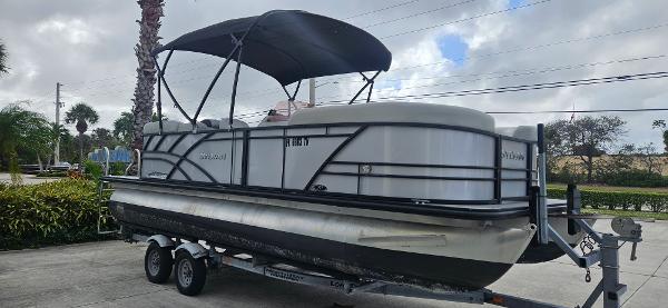 2023 Sylvan Mirage X3 Tritoon