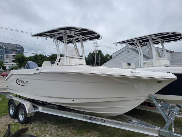 Robalo R200 Center Console