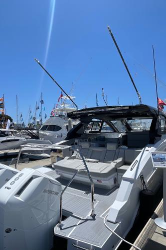 2024 Cruisers Yachts 42GLS