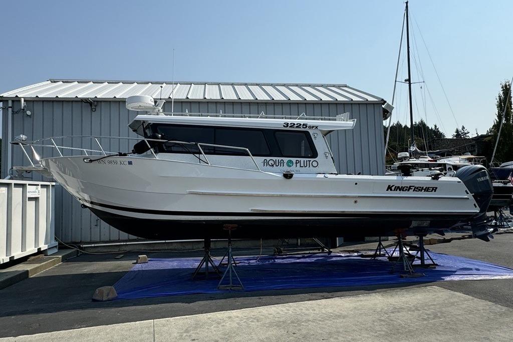 2023 KingFisher 3225 GFX Offshore