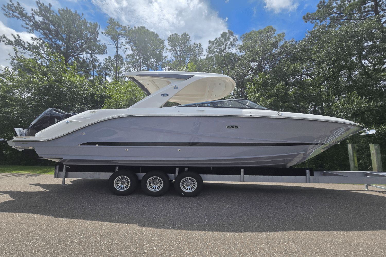 2026 Sea Ray SLX 310 Outboard