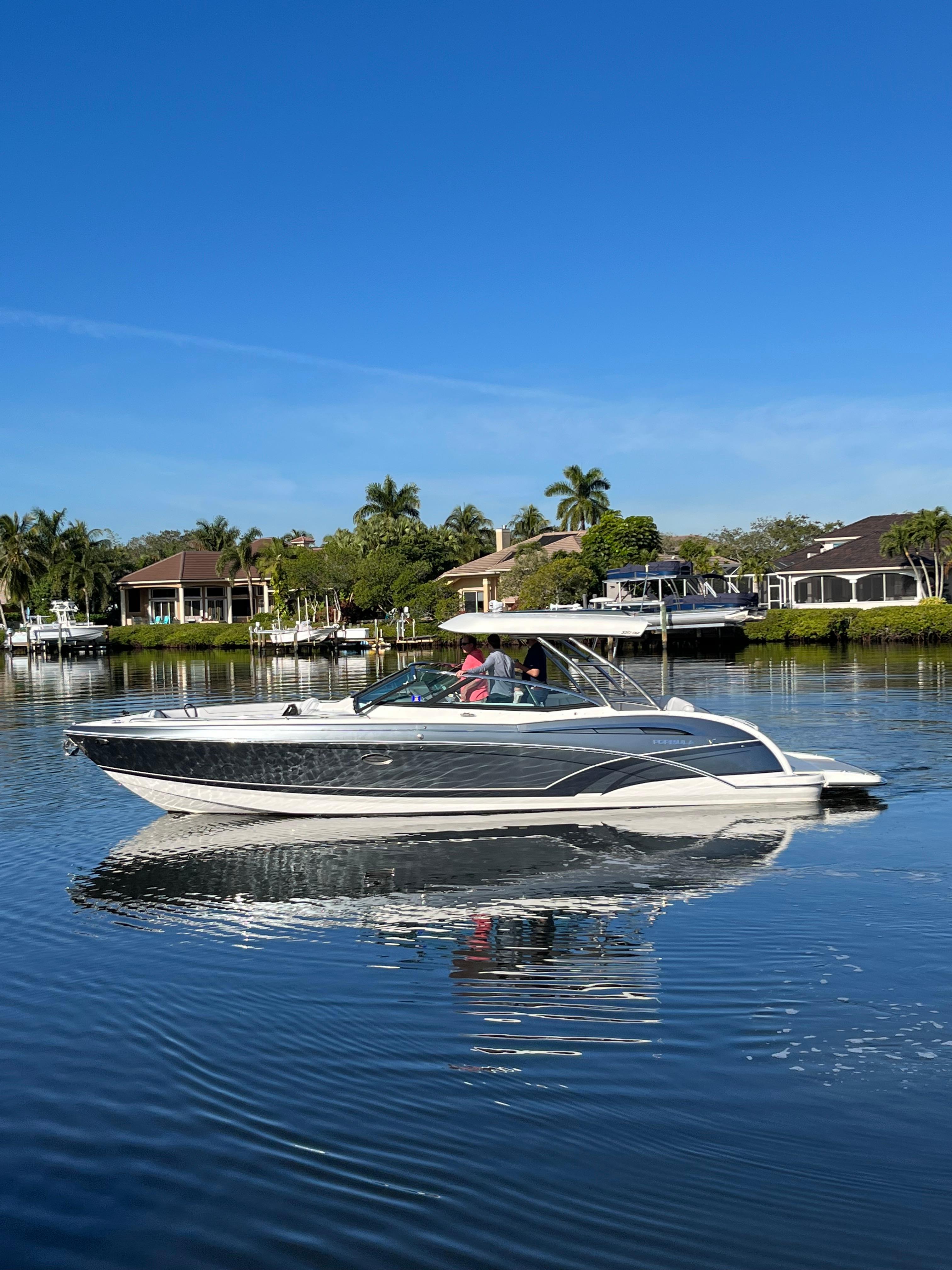 2017 Formula 350 Crossover Bowrider