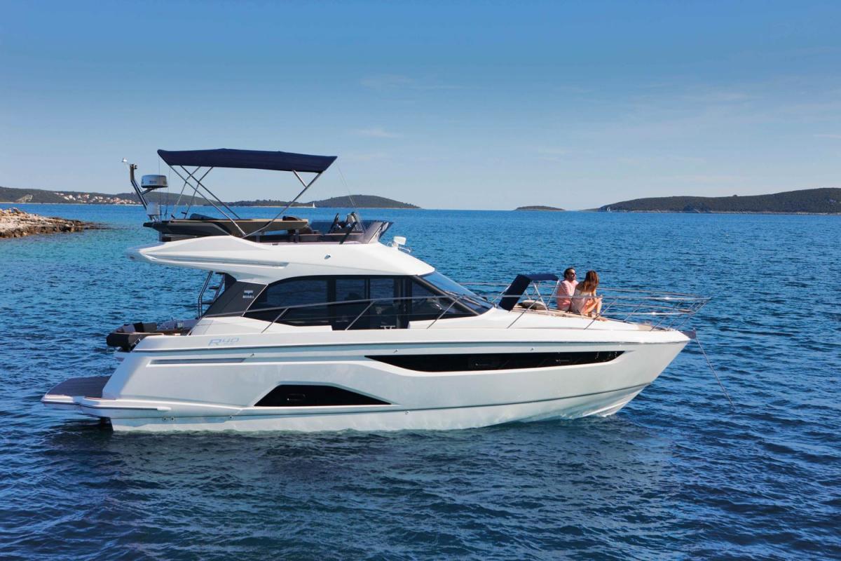 2025 Bavaria R40