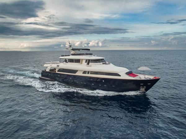 Ferretti Yachts Custom Line 30