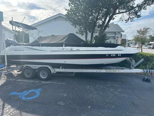2015 Hurricane Sundeck sport 23