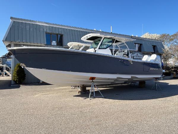 Blackfin 332 CC 2025 Blackfin 332 CC boat displayed outdoors on stands.