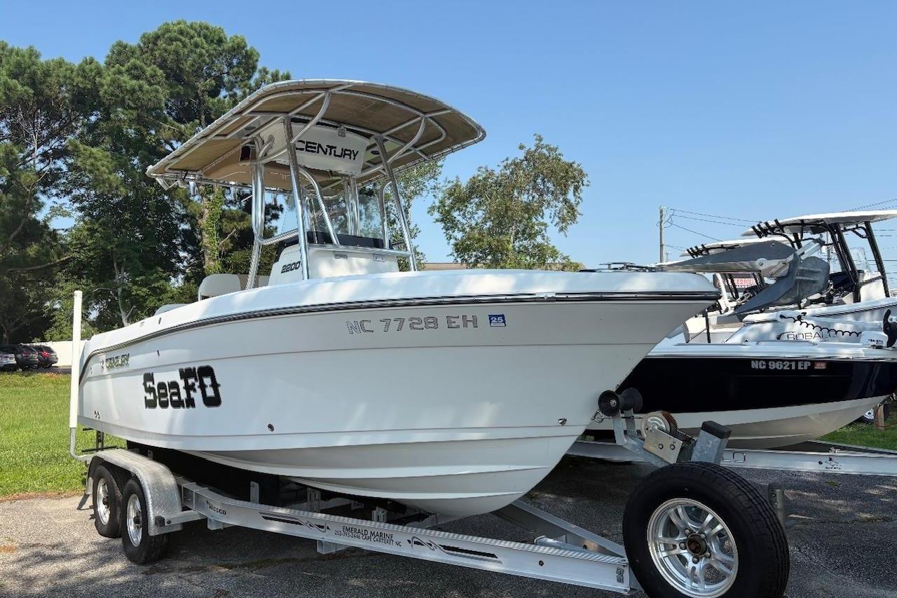 2017 Century 2200 Center Console