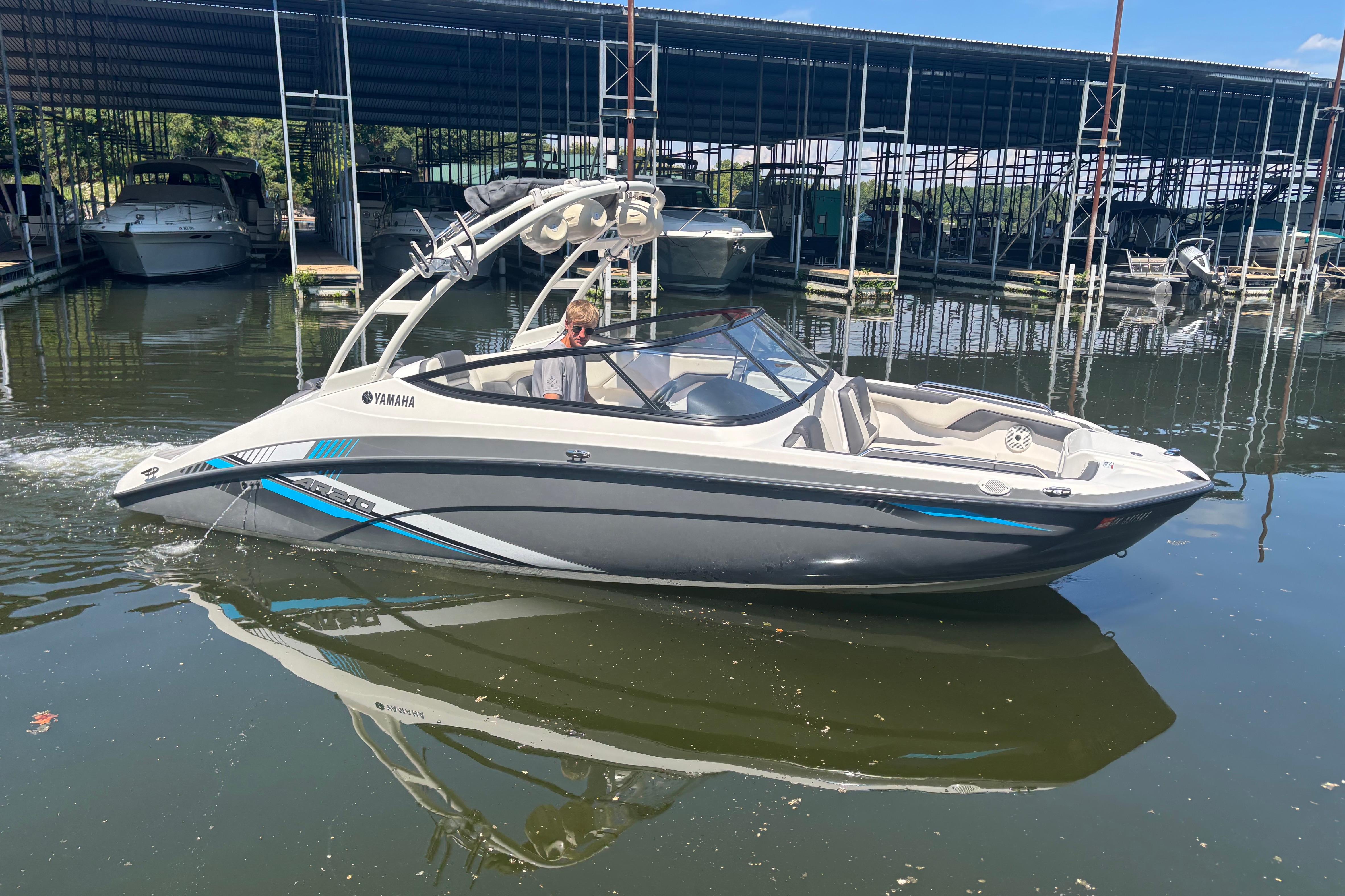 2020 Yamaha Boats AR210
