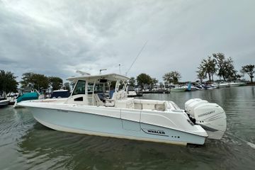 2016 Boston Whaler 370 Outrage
