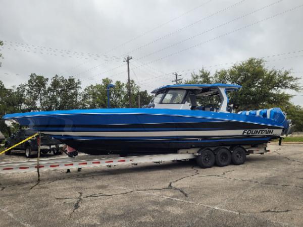 Fountain 38 SCX 2024 Fountain 38 SCX boat in blue on a trailer.