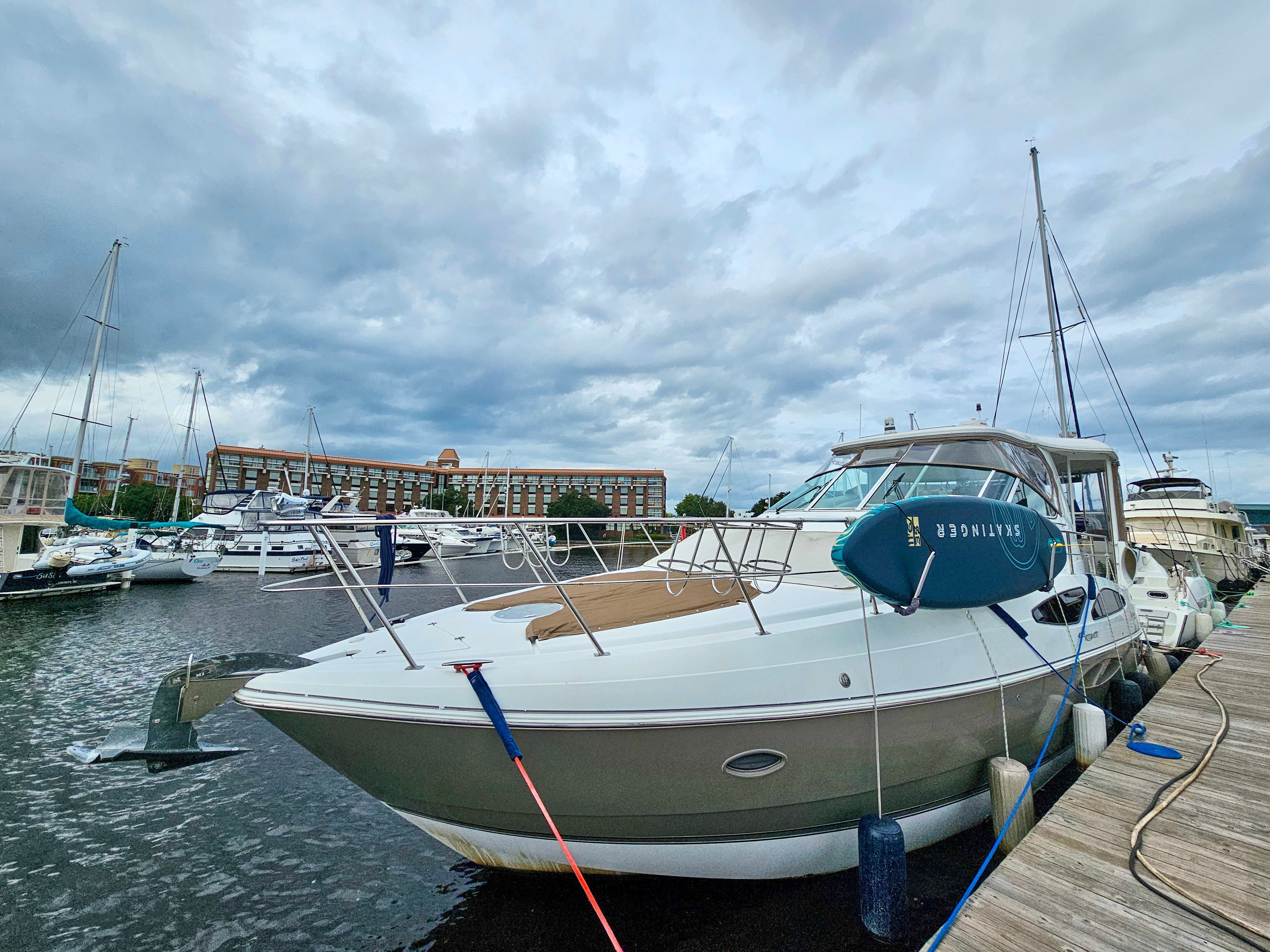 2008 Cruisers Yachts 455 Express Motoryacht