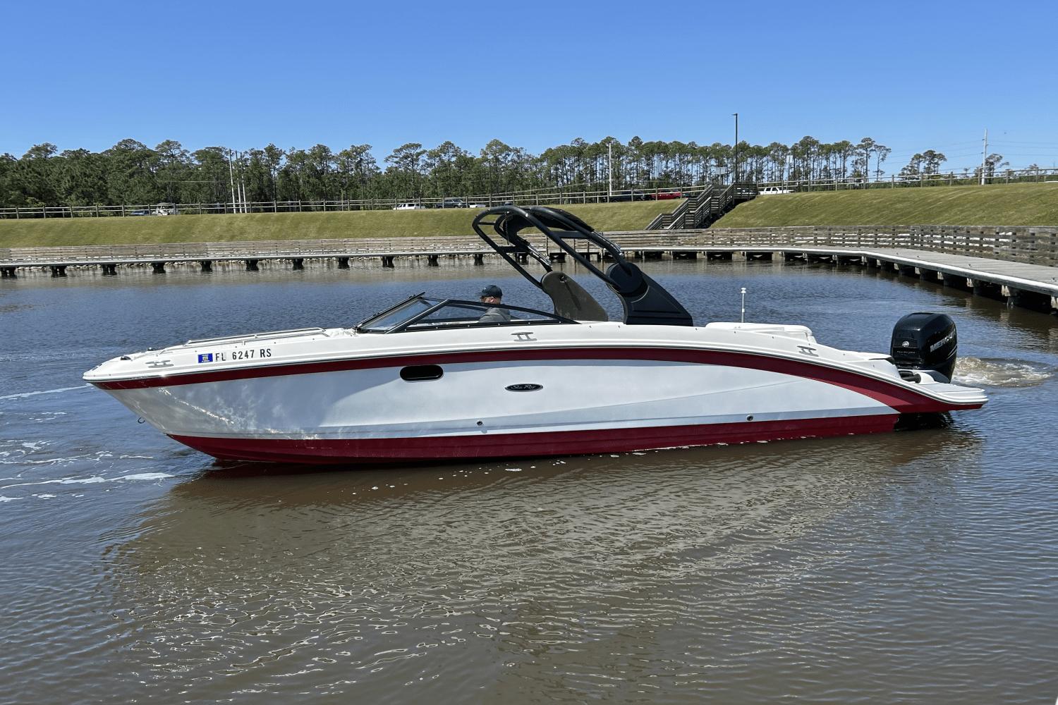 2018 Sea Ray 270 Sundeck Outboard