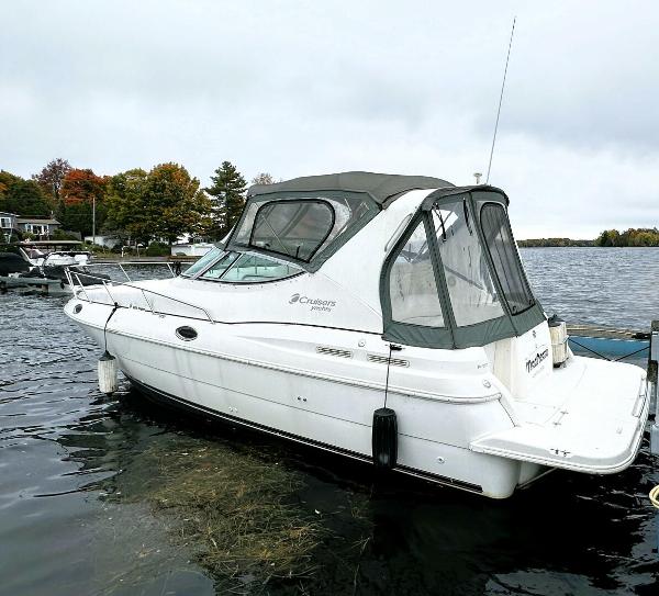 1999 Cruisers Yachts 3075