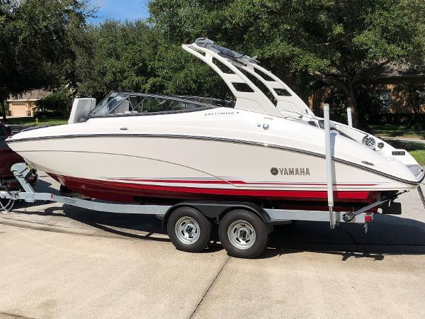 Yamaha Boats 242 Limited S