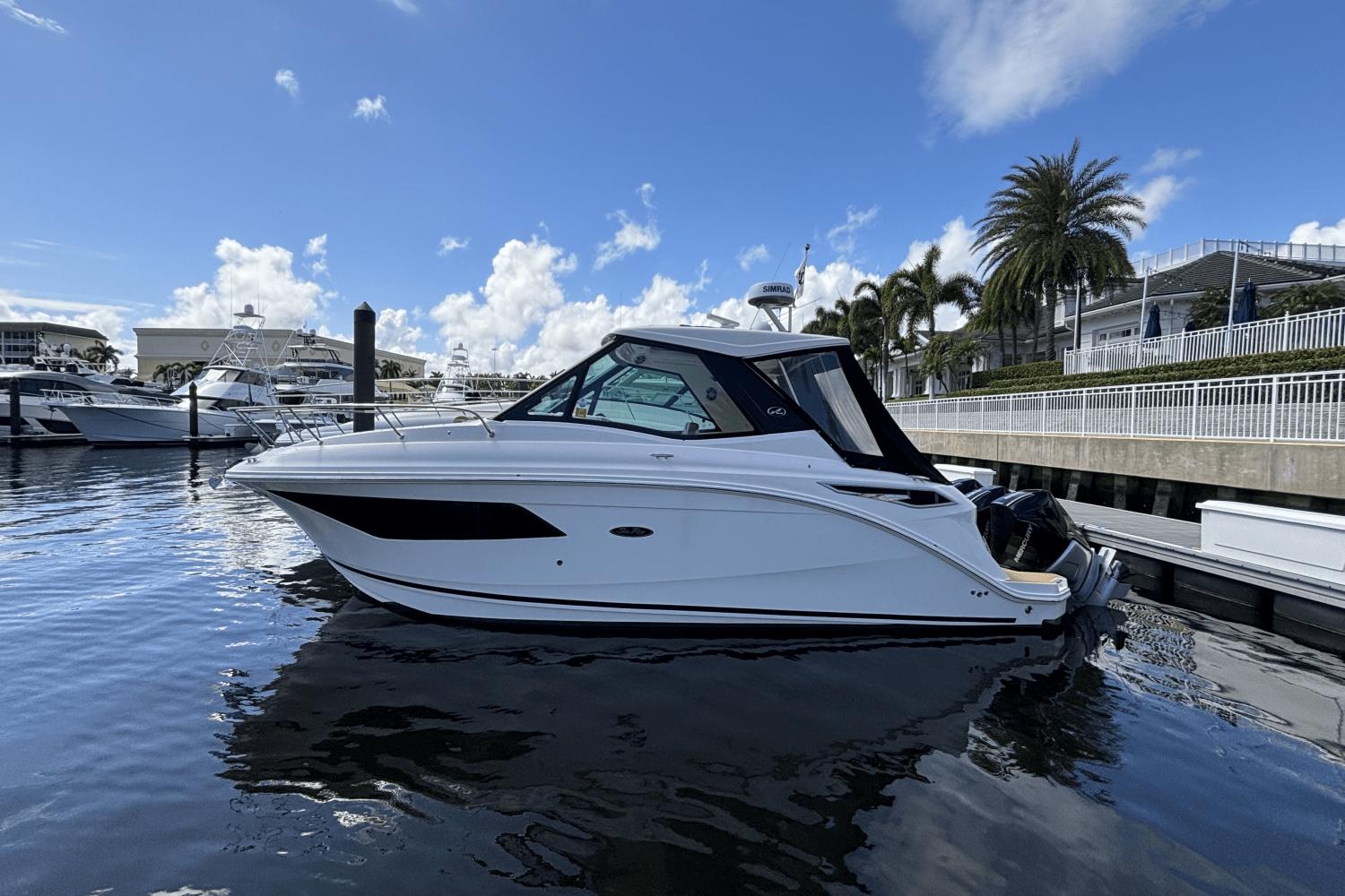 Sea Ray 320 Sundancer Outboard