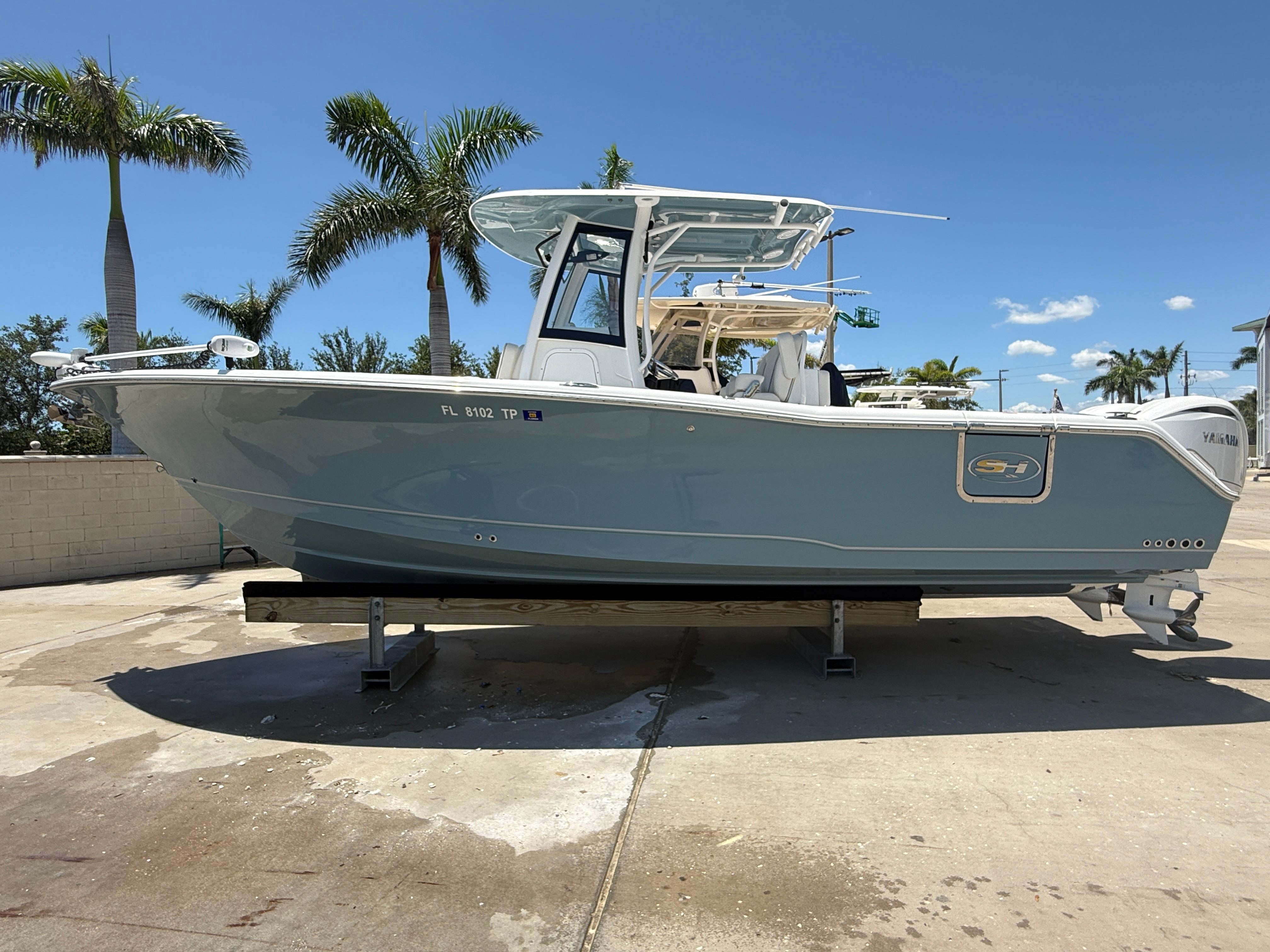 2024 Sea Hunt Gamefish 27 Coffin Box