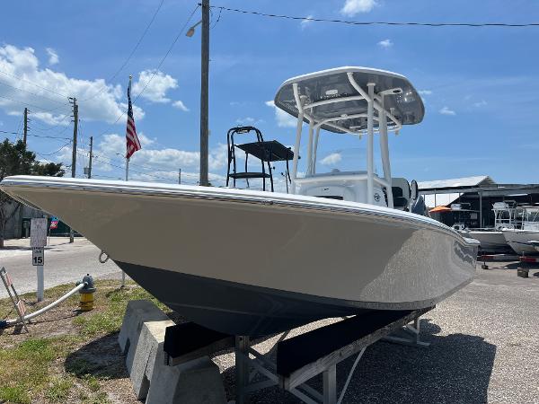 2026 Tidewater 2210 Carolina Bay