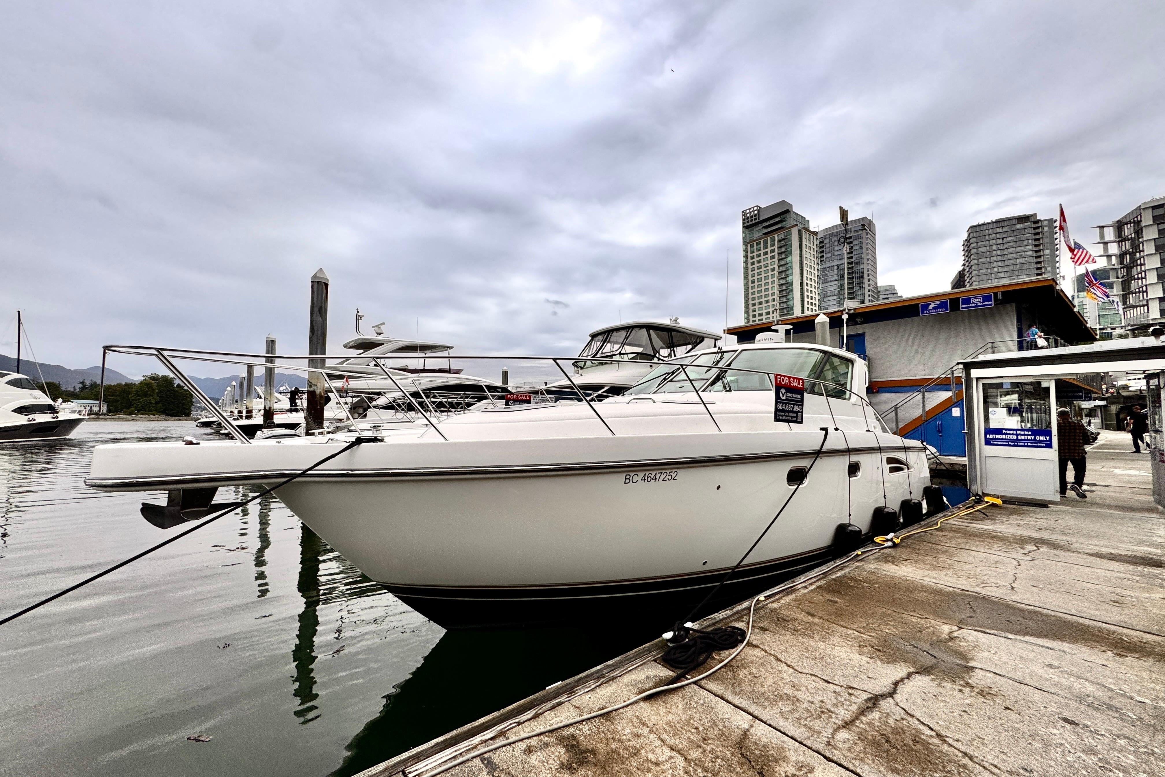 2004 Tiara Yachts 3600 Sovran