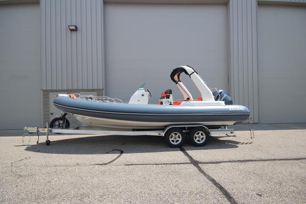 2024 Zodiac Medline 7.5 NEO 300hp In Stock