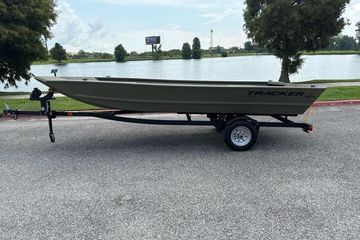 2026 Tracker Grizzly 1648 Utility