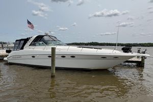 Sea Ray 460 Sundancer 2001 Sea Ray 460 Sundancer yacht docked, featuring sleek design and American flag.