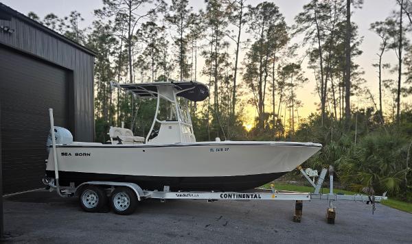 2021 Sea Born LX22 Center Console