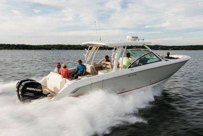 Boston Whaler 320 Vantage Boat