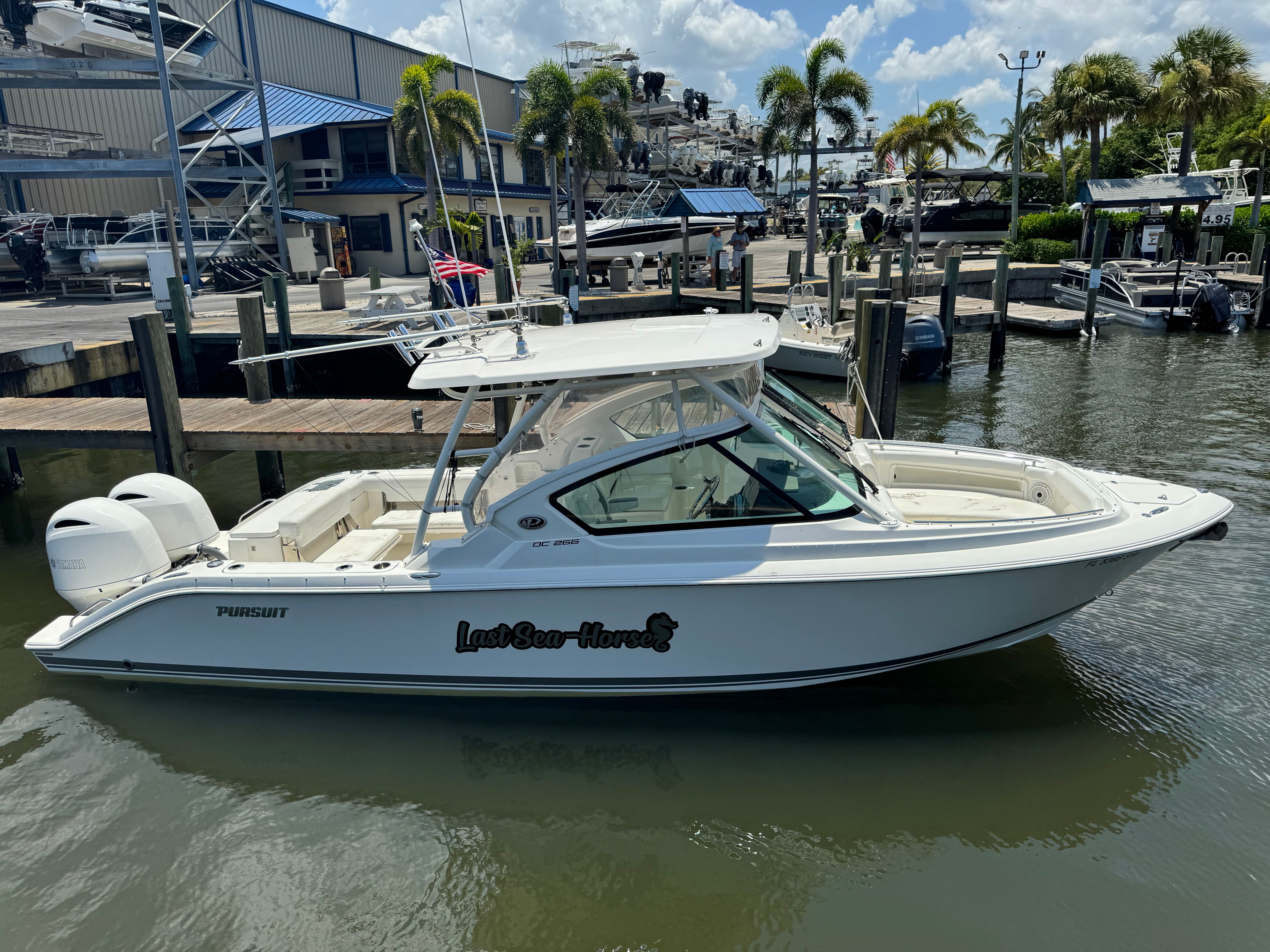 2021 Pursuit DC 266 Dual Console