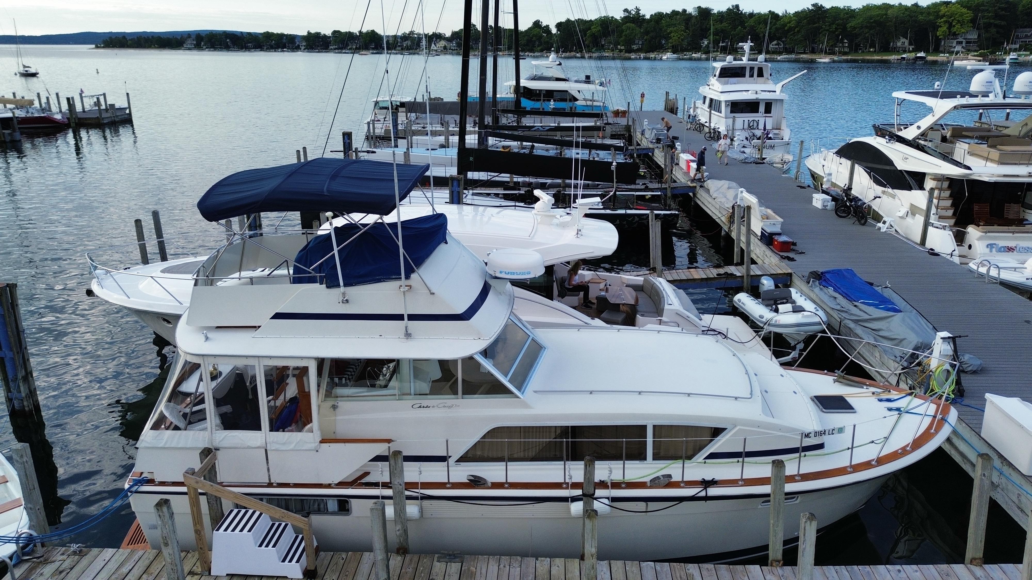 Chris-Craft 410 Motor Yacht