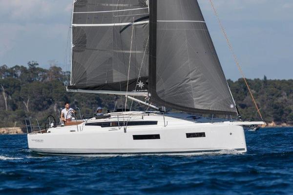 Jeanneau Sun Odyssey 350 2025 Jeanneau Sun Odyssey 350 sailing on open water, featuring sleek design and modern sails.