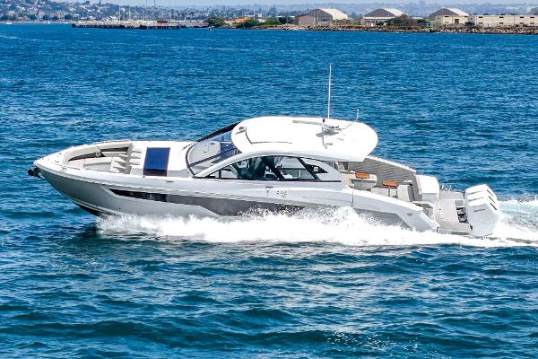 2024 Cruisers Yachts 50 GLS