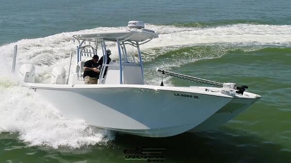 Costa Custom Boats 264 HC 2020 Costa Custom Boats 264 HC cruising on open water, showcasing sleek design and performance.