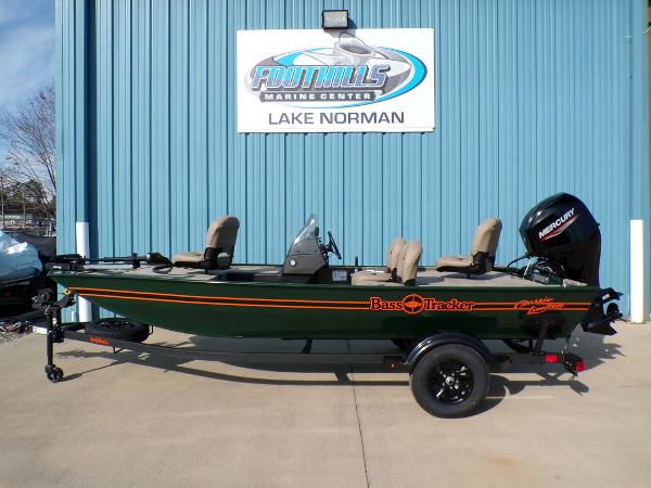2025 Tracker Bass Tracker® Classic Limited