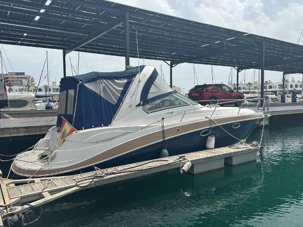 Four Winns 318 Vista 2009 Four Winns 318 Vista boat docked at marina under canopy.