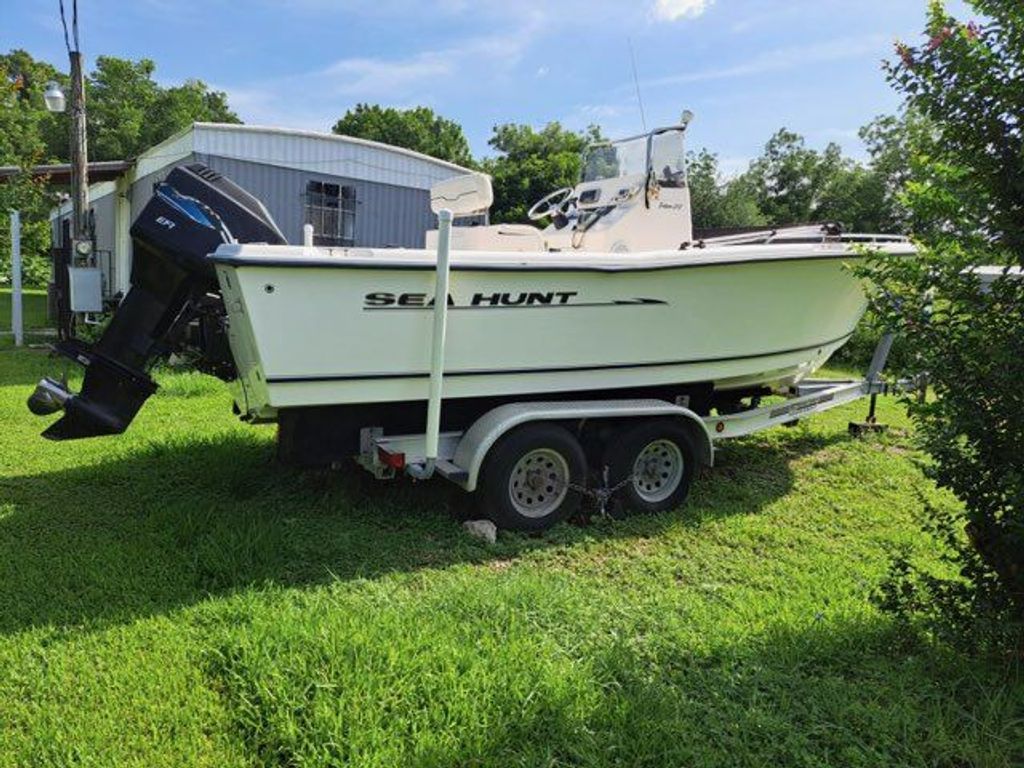 2004 Sea Hunt Triton 212