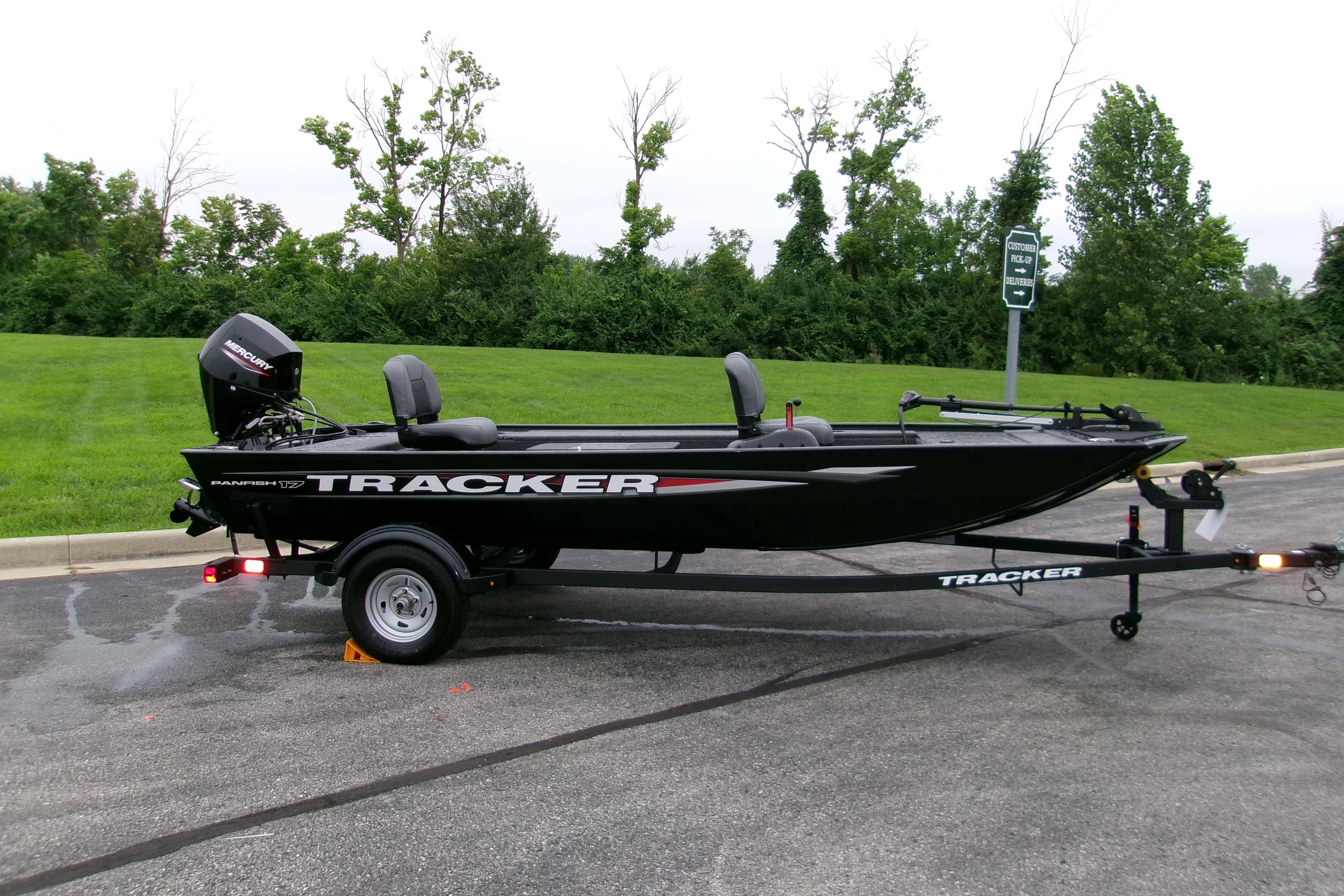 2025 Tracker Panfish 17