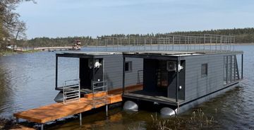 2025 Shogun Mobile Houseboat