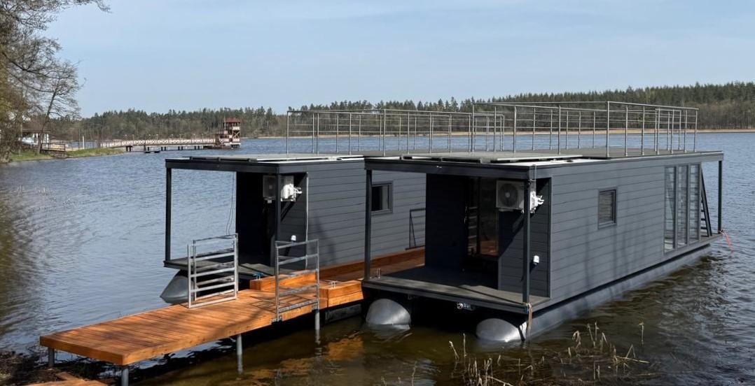 2025 Shogun Mobile Houseboat