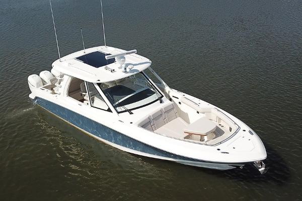 2019 Boston Whaler 380 Realm