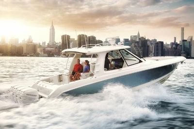 Boston Whaler 380 Realm Boat