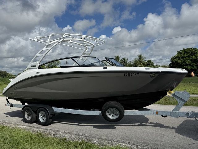 2023 Yamaha Boats 252SD
