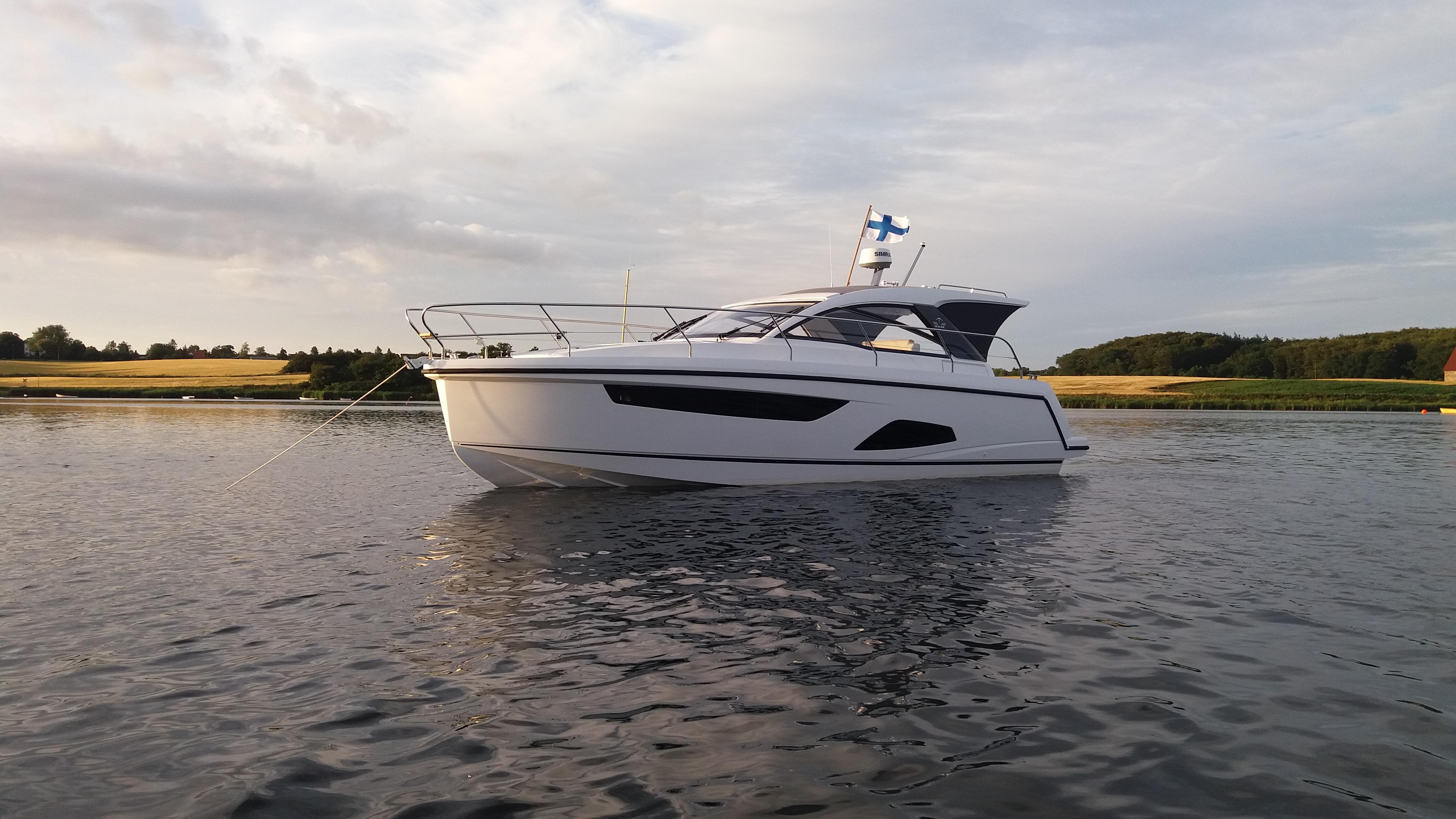 2017 Sealine S330