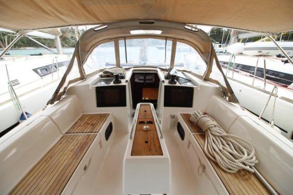 Dufour 382 Dufour 382